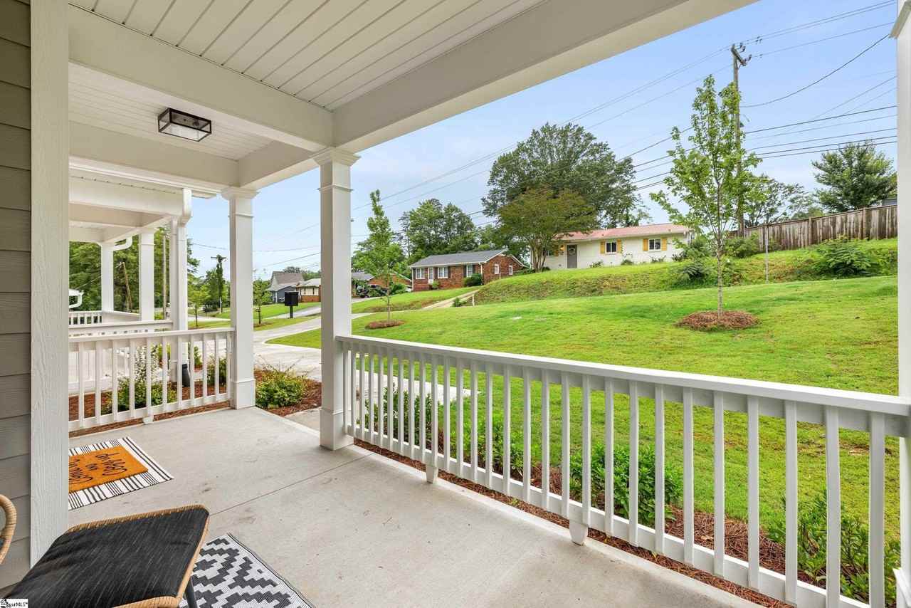 570 Lowndes Hill Rd - Photo 4 of 29