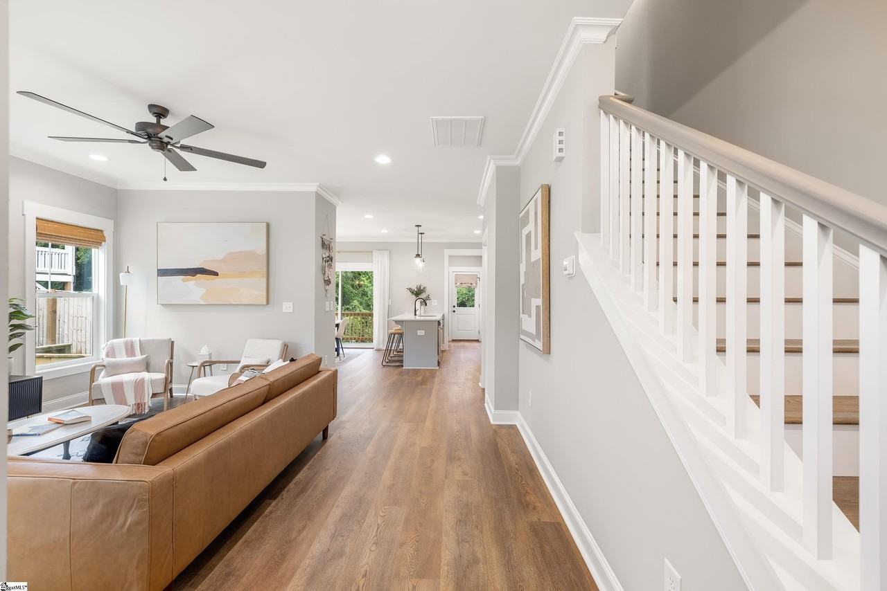 570 Lowndes Hill Rd - Photo 5 of 29