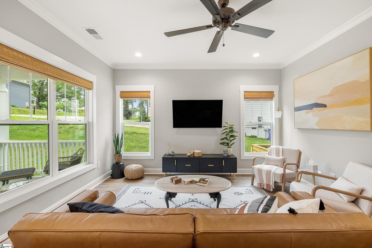 570 Lowndes Hill Rd - Photo 7 of 29