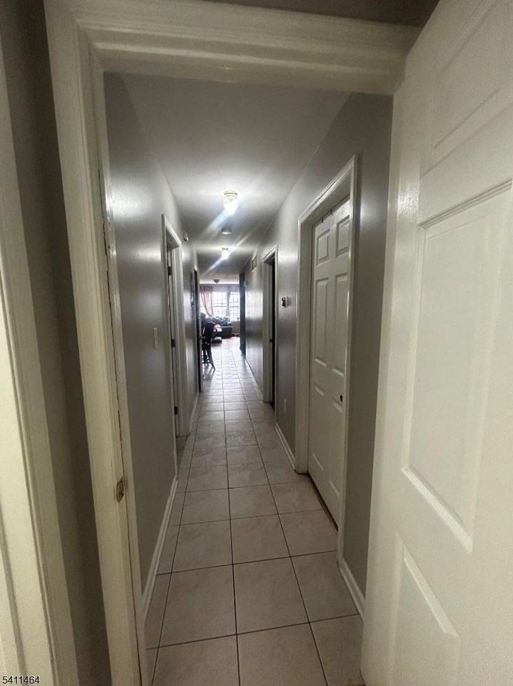 1031 E Grand St #2 - Photo 5 of 9