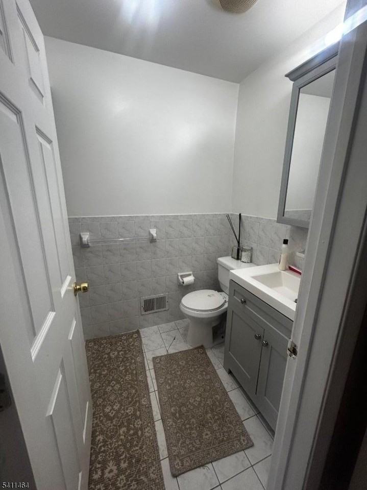 1031 E Grand St #2 - Photo 6 of 9