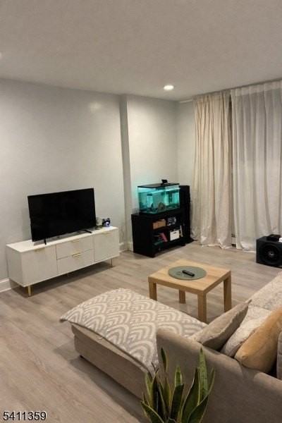 826 W Grand St #1E - Photo 2 of 10