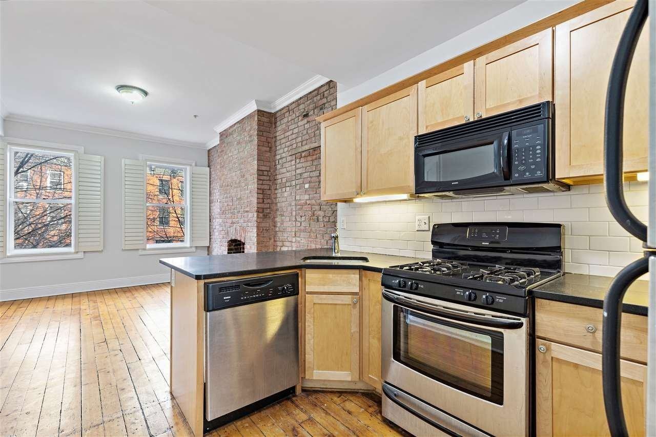 231 3rd St #E - Photo 2 of 9