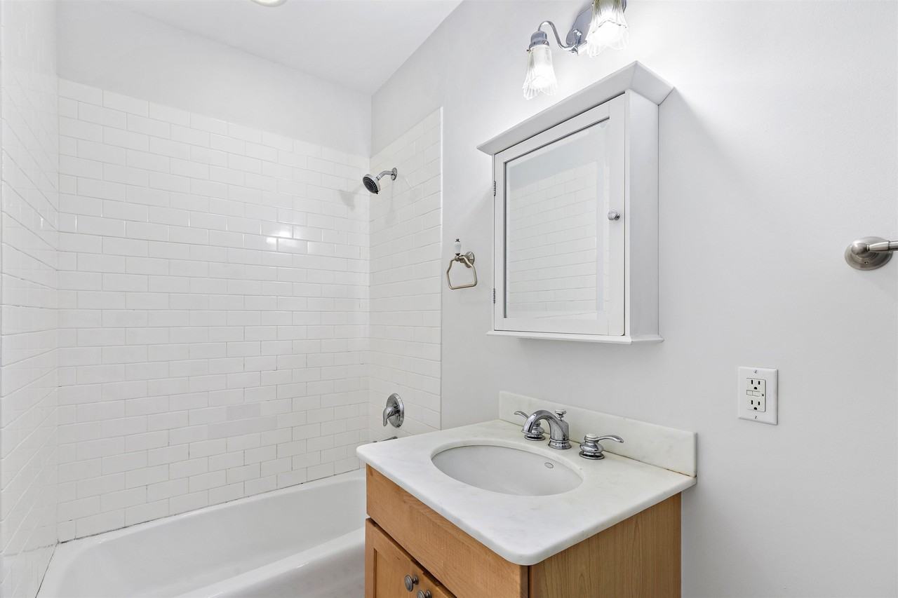 231 3rd St #E - Photo 5 of 9