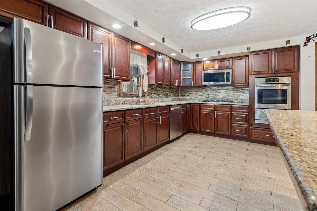 85 Merseles St #2 - Photo 5 of 12