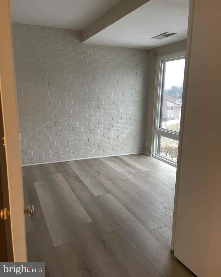 10028 Stedwick Rd - Photo 5 of 21