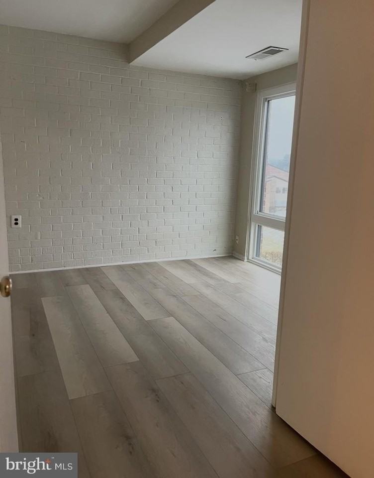 10028 Stedwick Rd - Photo 6 of 21