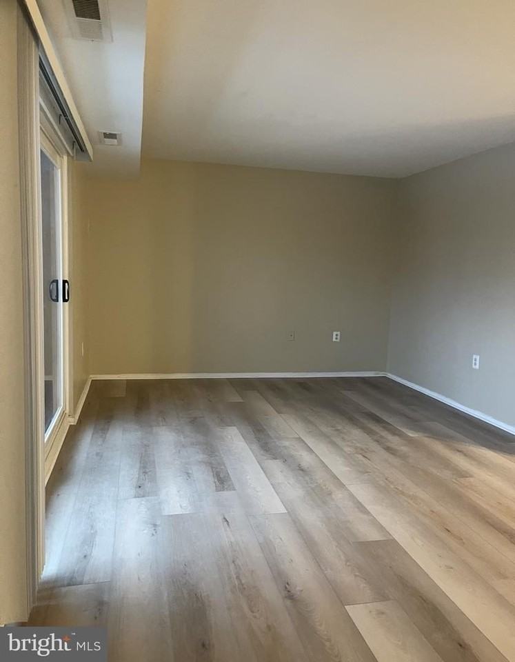 10028 Stedwick Rd - Photo 7 of 21