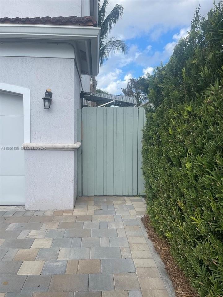 12715 Nw 7th St - Photo 3 of 31