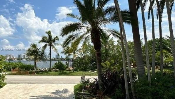 827 N Southlake Dr #827 - Photo 2 of 14