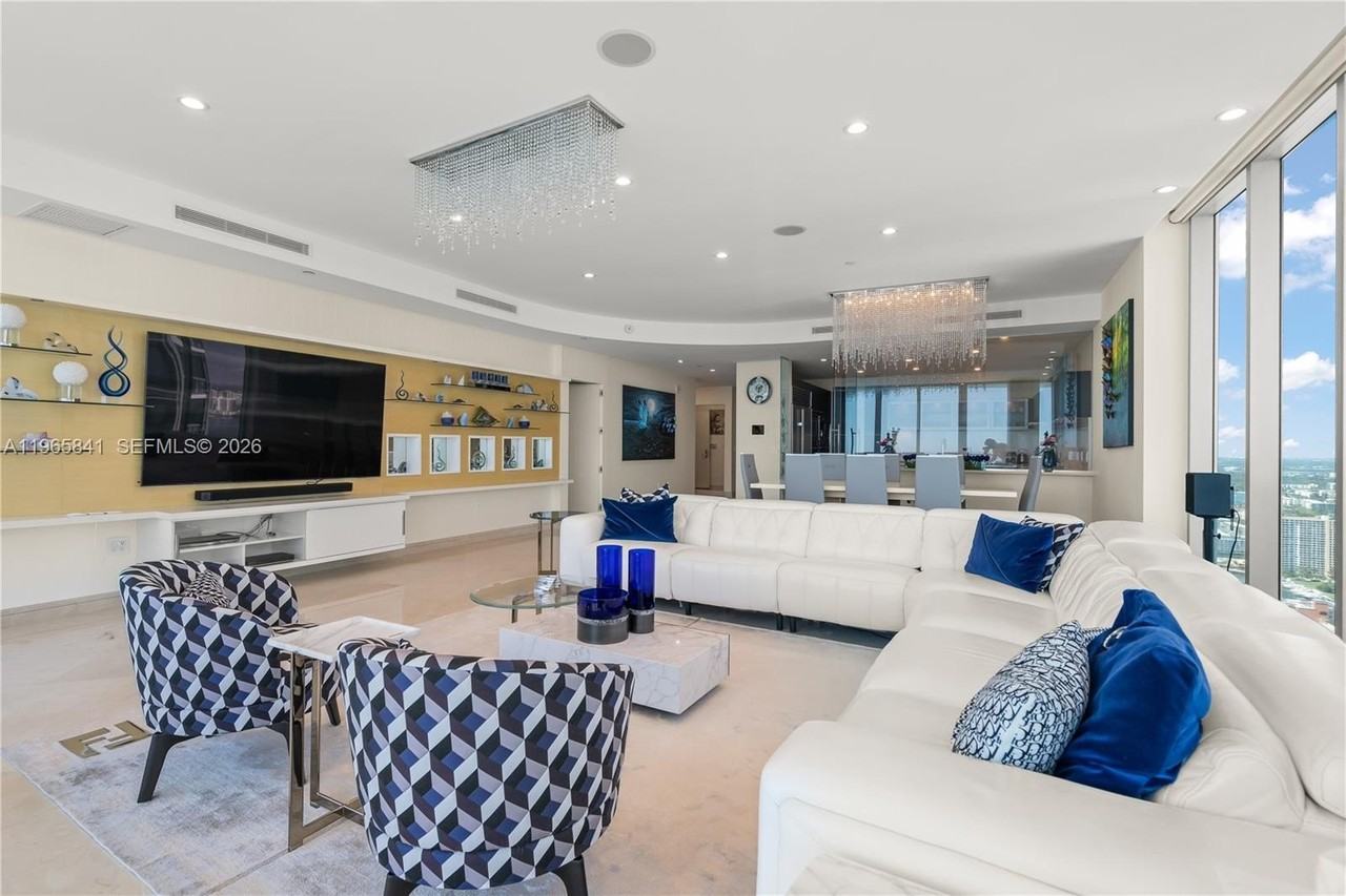 17001 Collins Ave #4608 - Photo 4 of 35