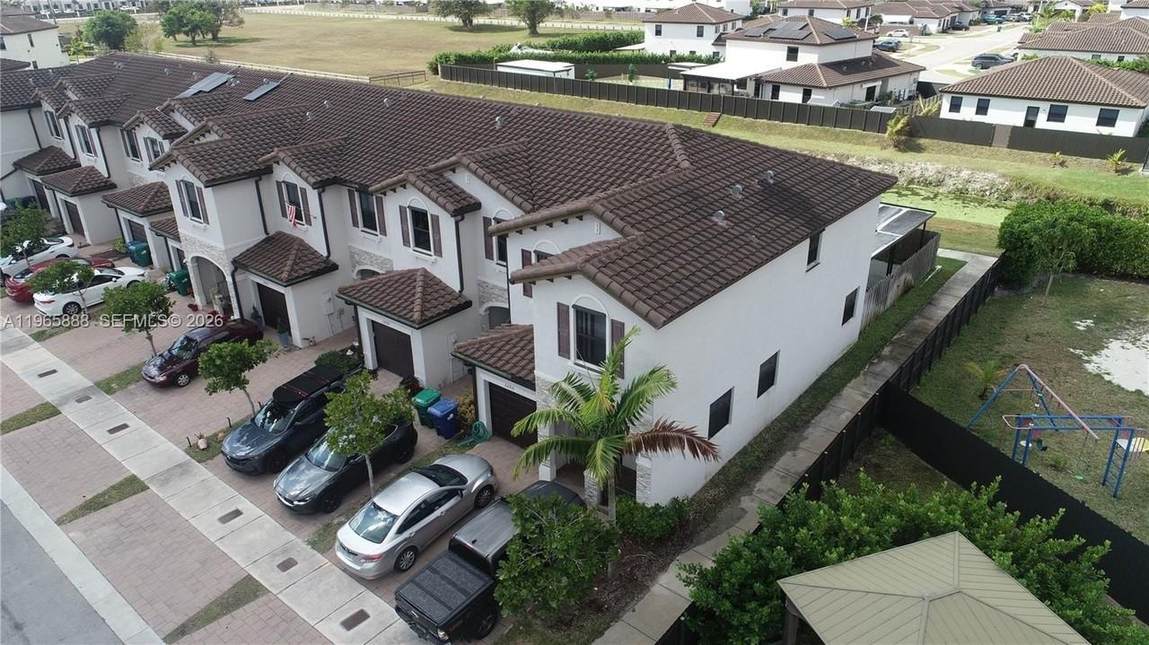 22910 Sw 127th Pl #1 - Photo 2 of 8