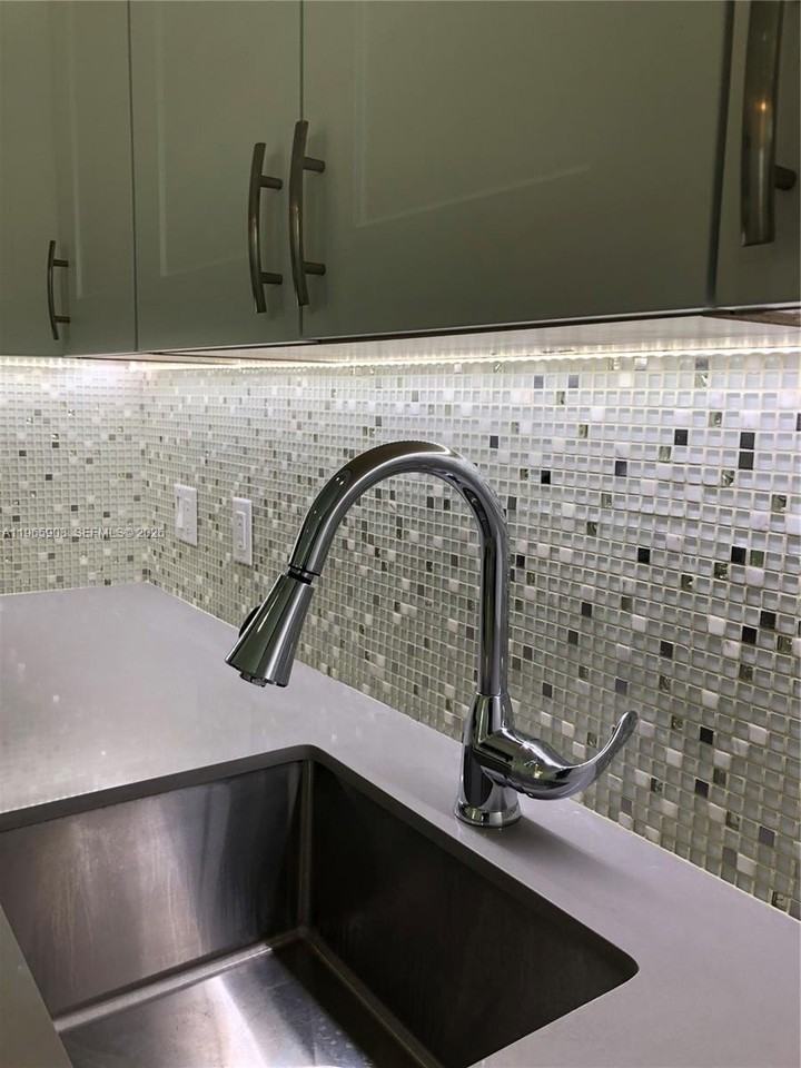 1618 Michigan Ave #28 - Photo 4 of 19