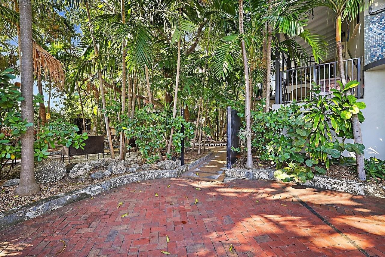 8142 Byron Ave #3 - Photo 2 of 7