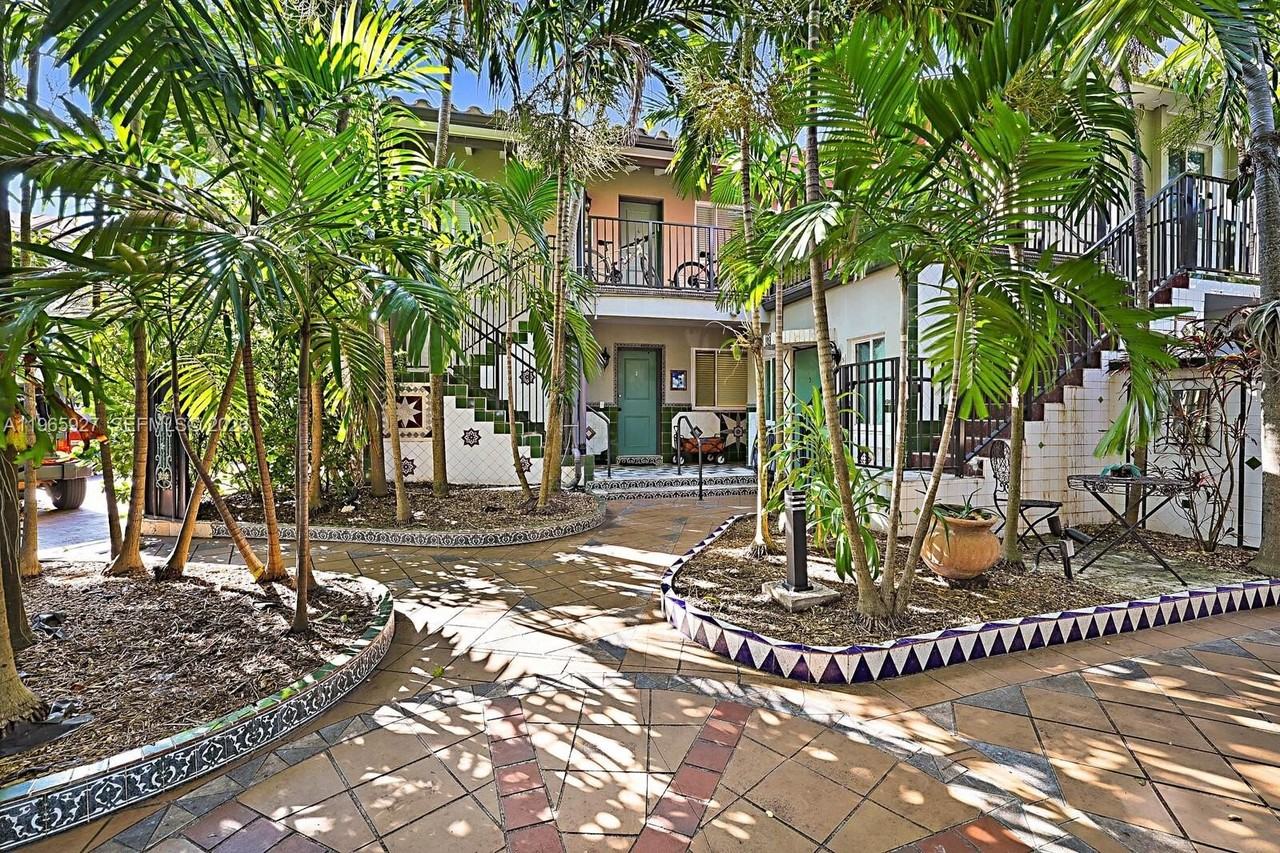 8142 Byron Ave #3 - Photo 4 of 7