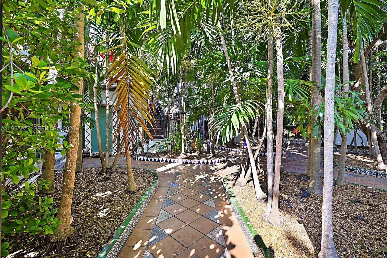 8142 Byron Ave #3 - Photo 5 of 7