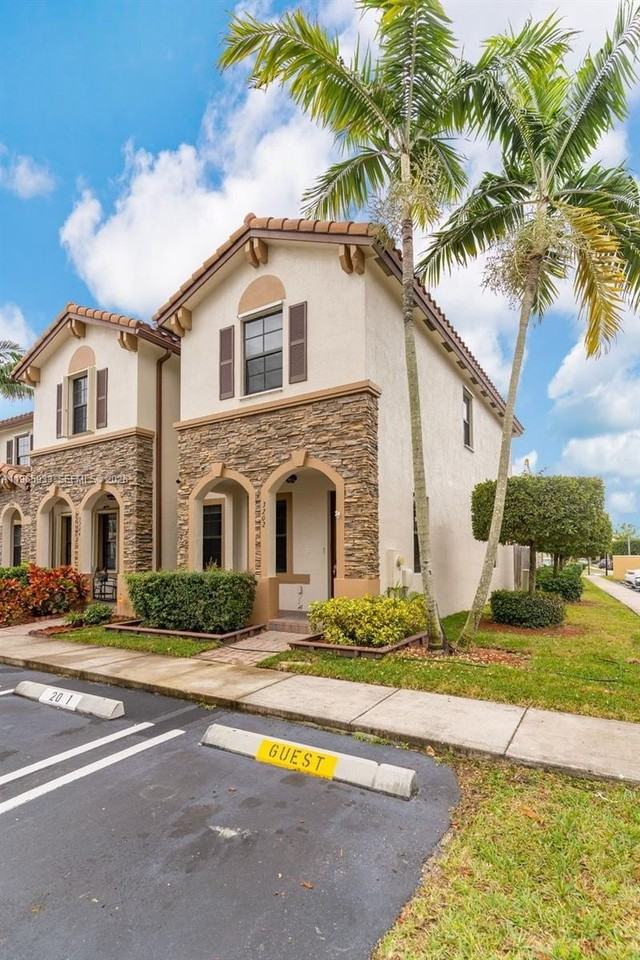 3202 Se 6th St #3202 - Photo 2 of 30