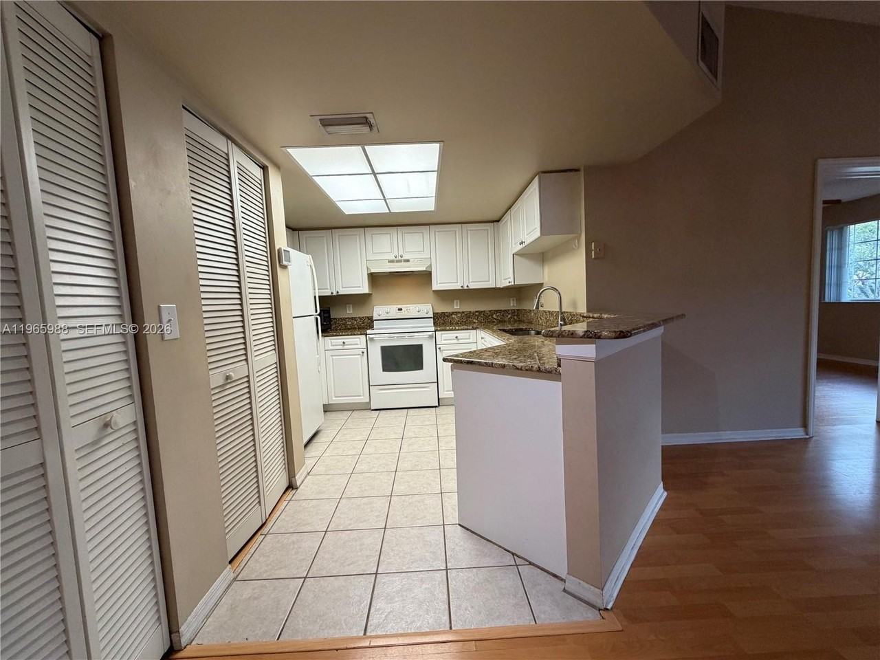 1600 Crestwood Ct S #1612 - Photo 5 of 19