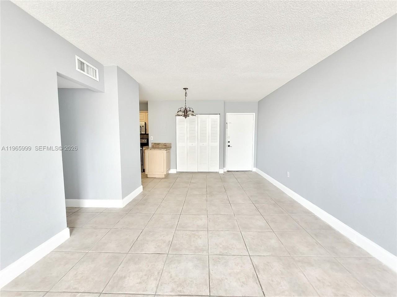 816 Nw 87th Ave #305 - Photo 4 of 22