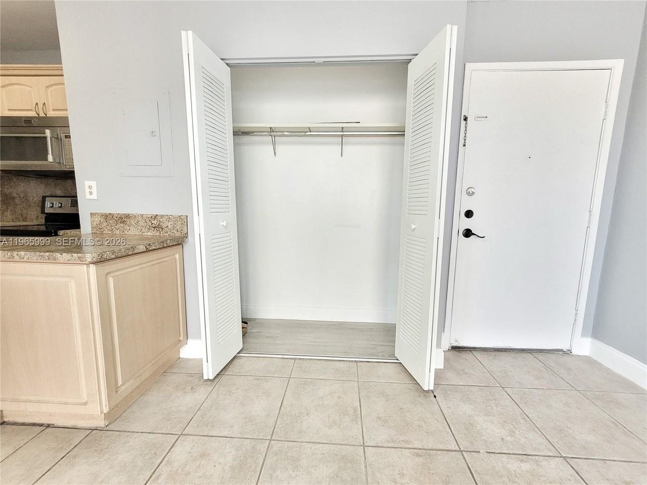 816 Nw 87th Ave #305 - Photo 5 of 22