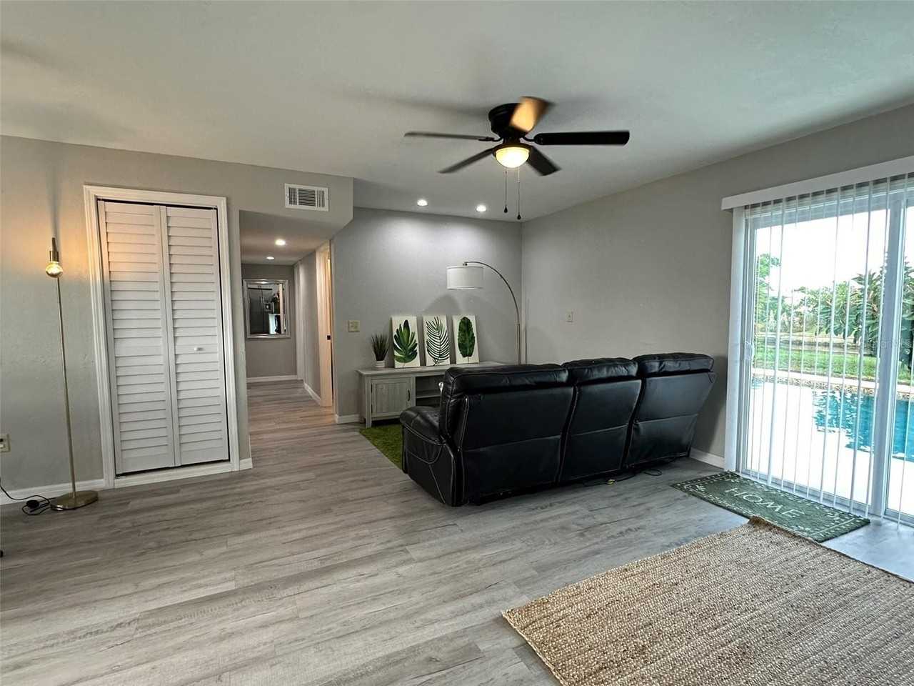 135 Godfrey Ave Ne - Photo 4 of 37