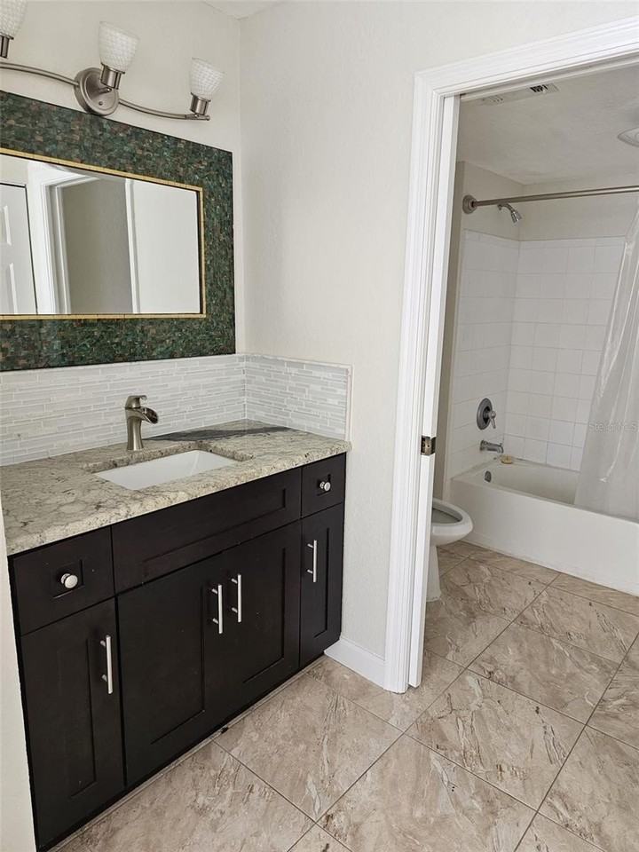 13815 Fairway Island Dr #1315 - Photo 6 of 20