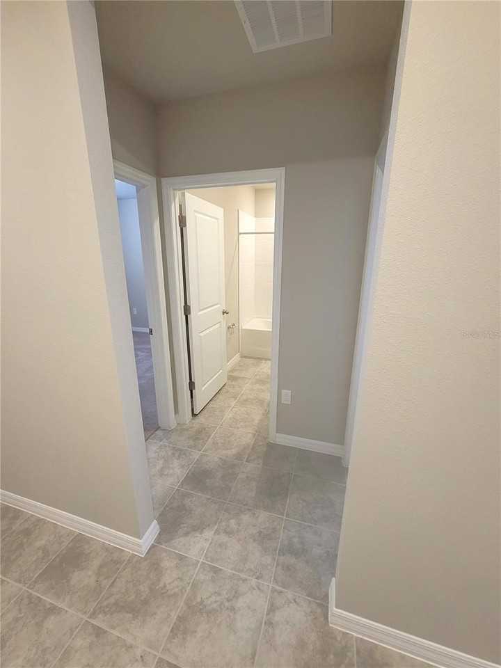 1618 Bark Ridge Dr - Photo 4 of 40