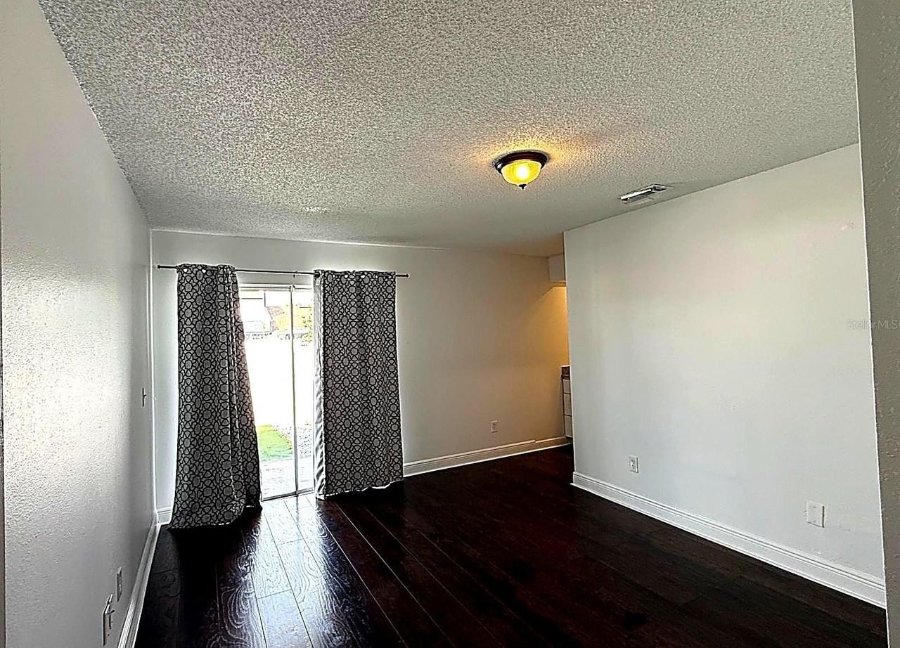 2709 Sunbury St - Photo 4 of 27