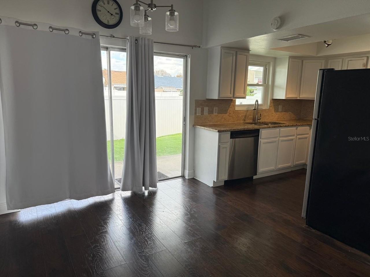 2709 Sunbury St - Photo 7 of 27