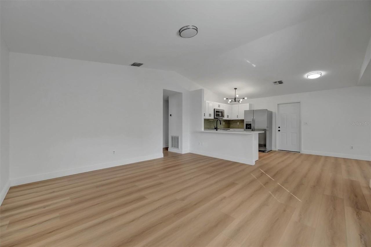 1262 Jeffords St - Photo 3 of 39