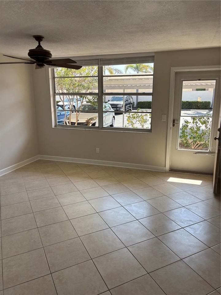 7401 Bay Island Dr S #129 - Photo 6 of 42