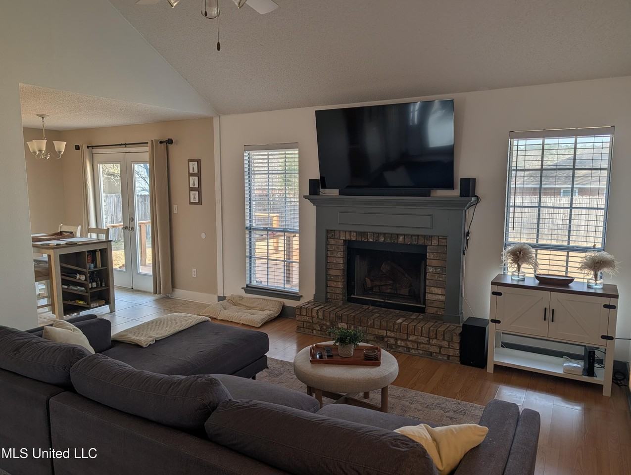 6636 Oakbrook Dr - Photo 3 of 16