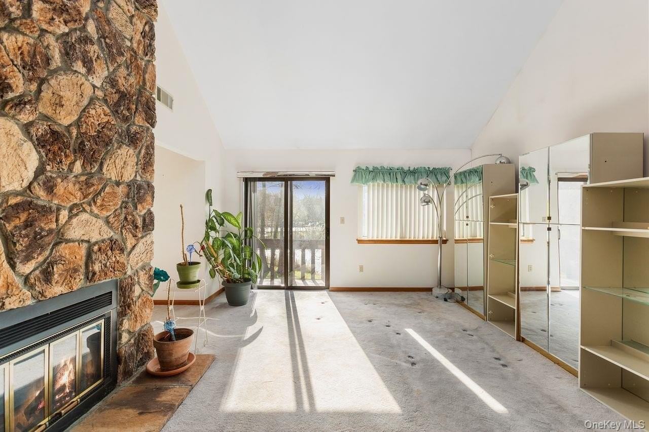 422 Panorama Dr - Photo 5 of 33