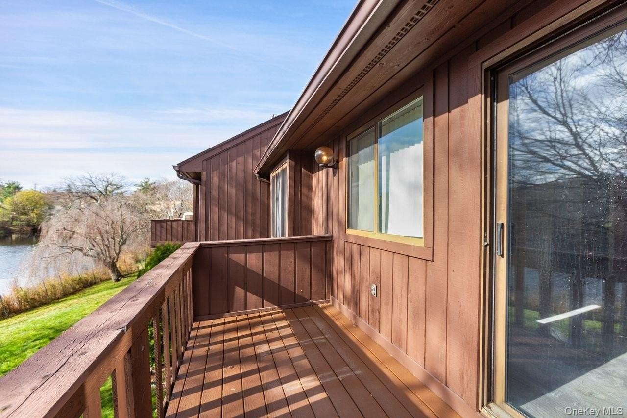 422 Panorama Dr - Photo 7 of 33