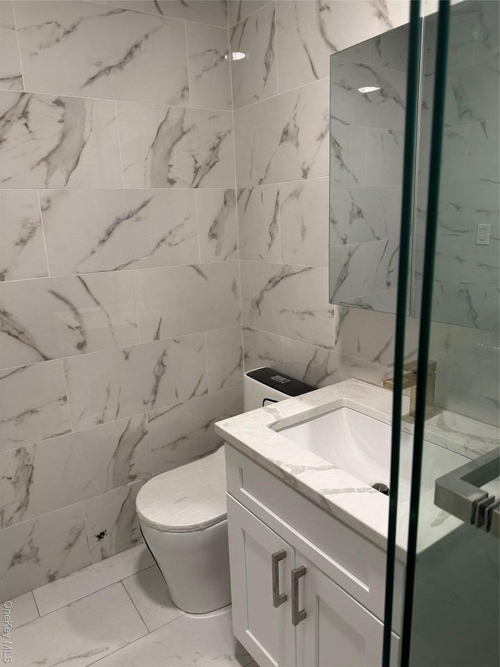 5512 102nd St Unit 3a #3A - Photo 3 of 8