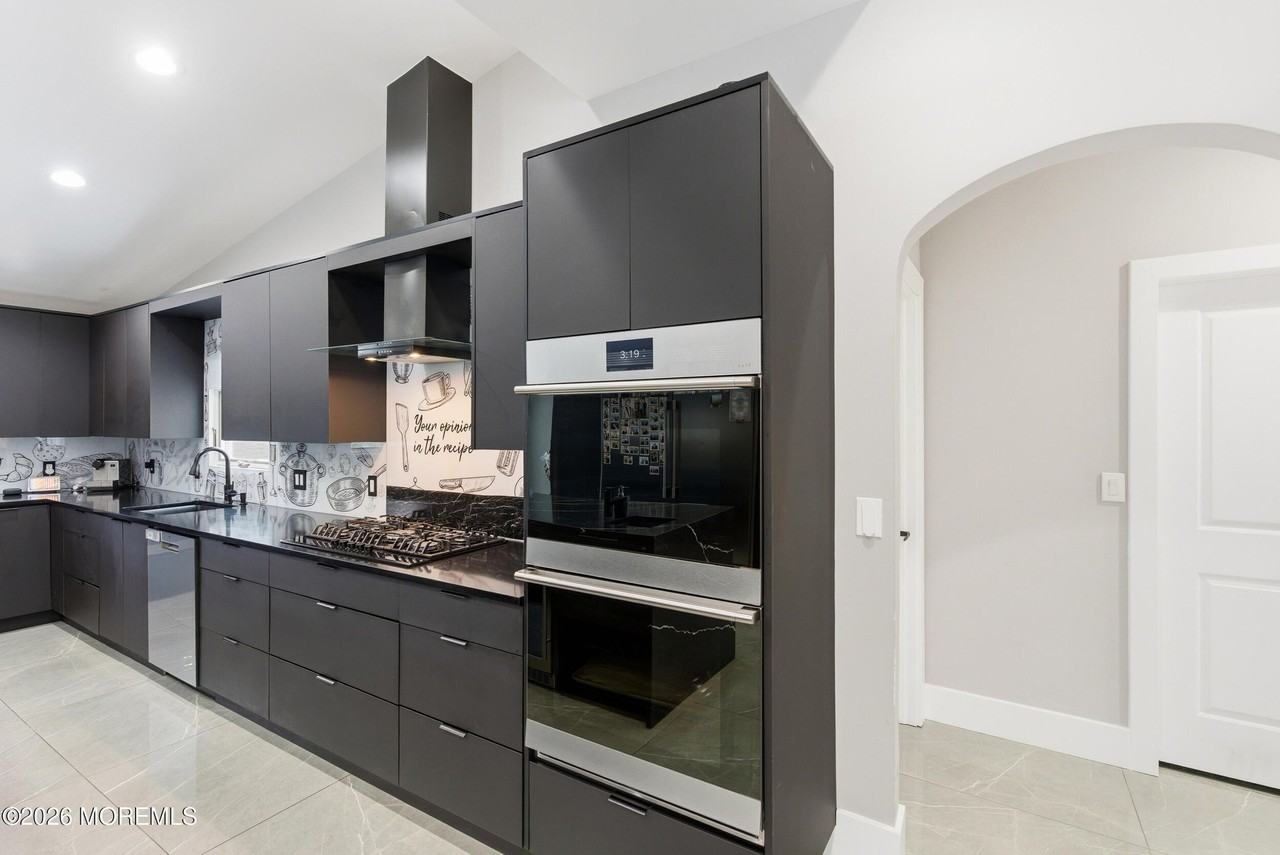 612 Deal Rd - Photo 4 of 48