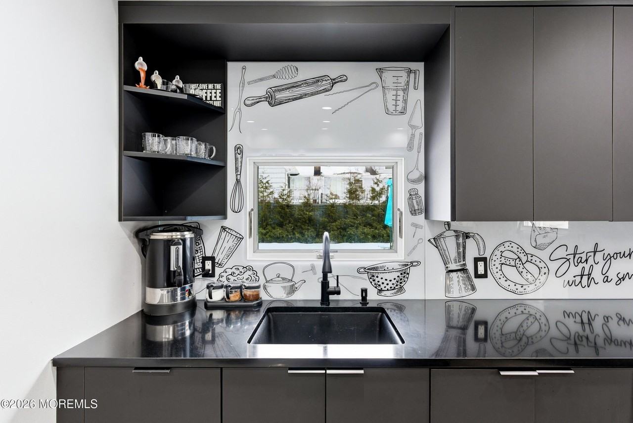 612 Deal Rd - Photo 7 of 48