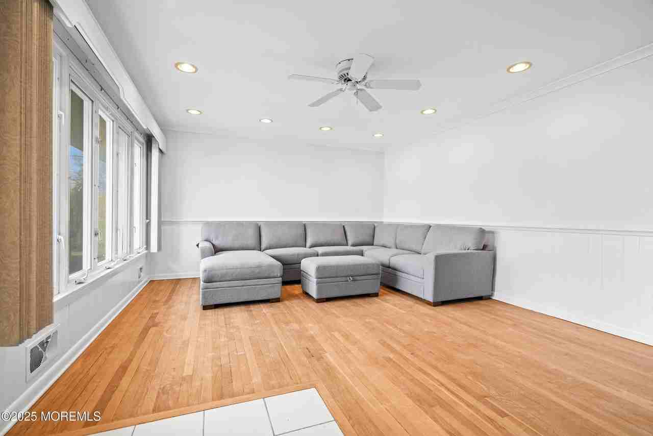 221 Belmar Ave - Photo 4 of 32