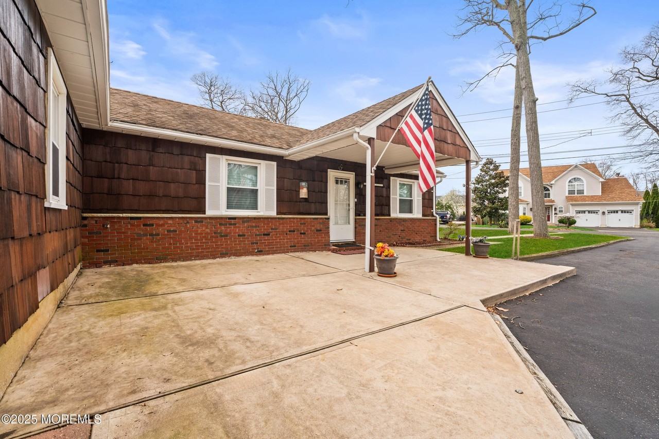 456 Harnell Ave - Photo 4 of 29