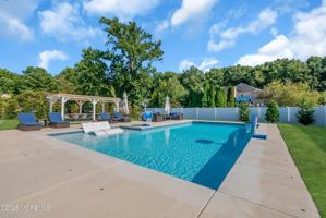 featured image of 11 Brook Dr