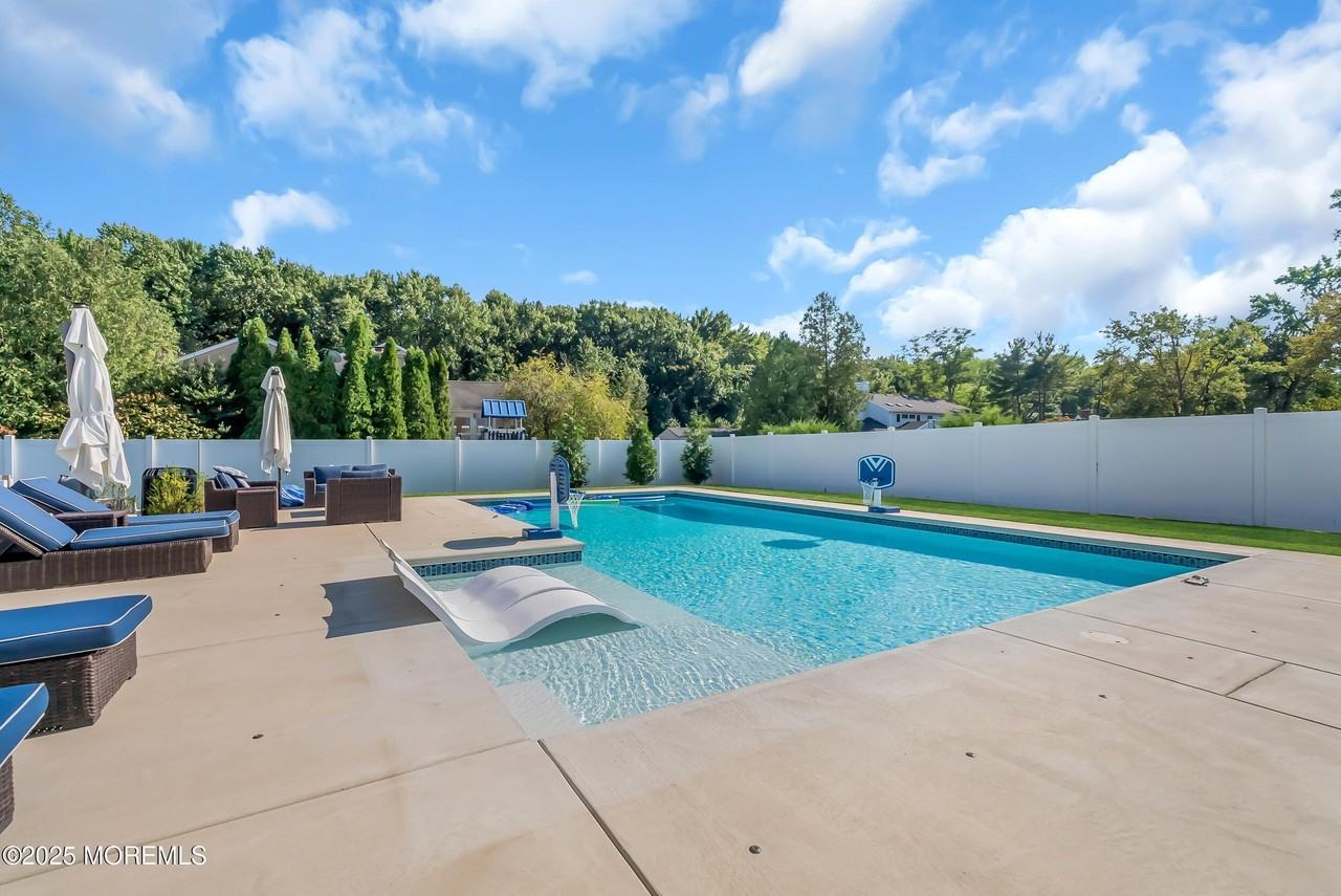 11 Brook Dr - Photo 5 of 20