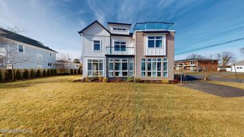 featured image of 1 Howland Ave