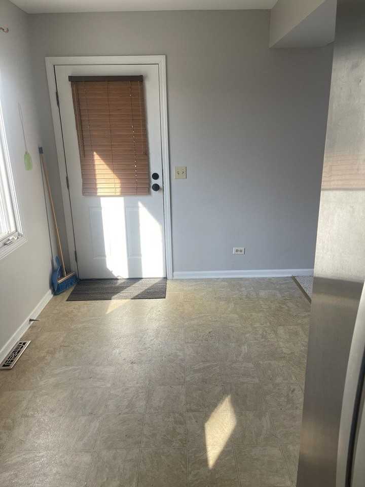 9 Railroad St - Photo 3 of 12