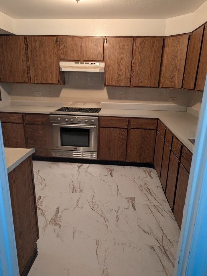 9517 S Merrion Ave - Photo 4 of 6