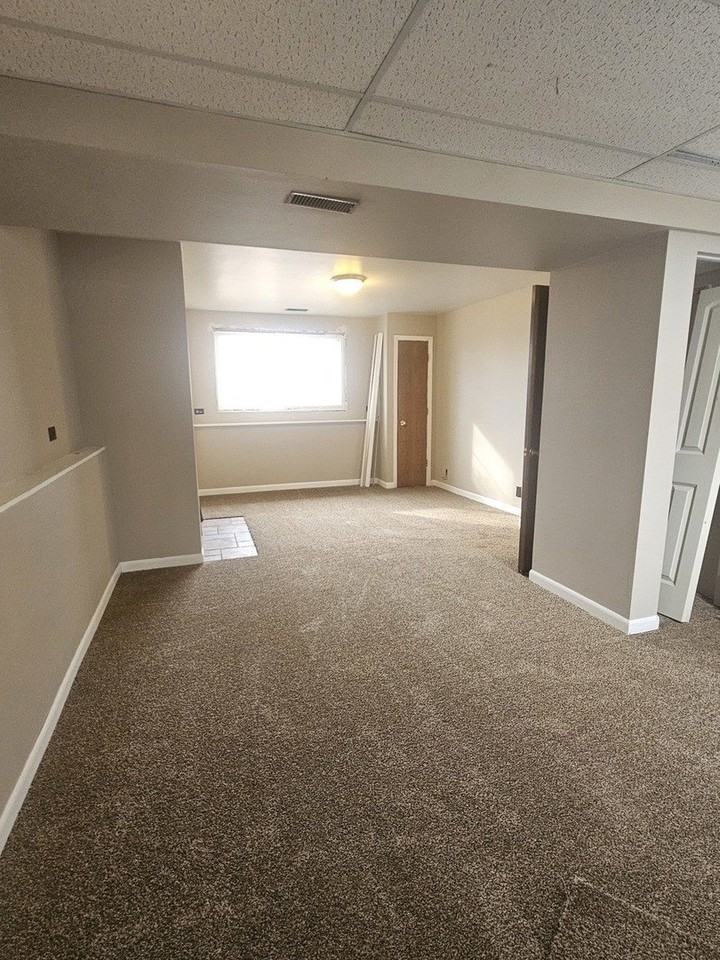 830 Division St - Photo 2 of 23