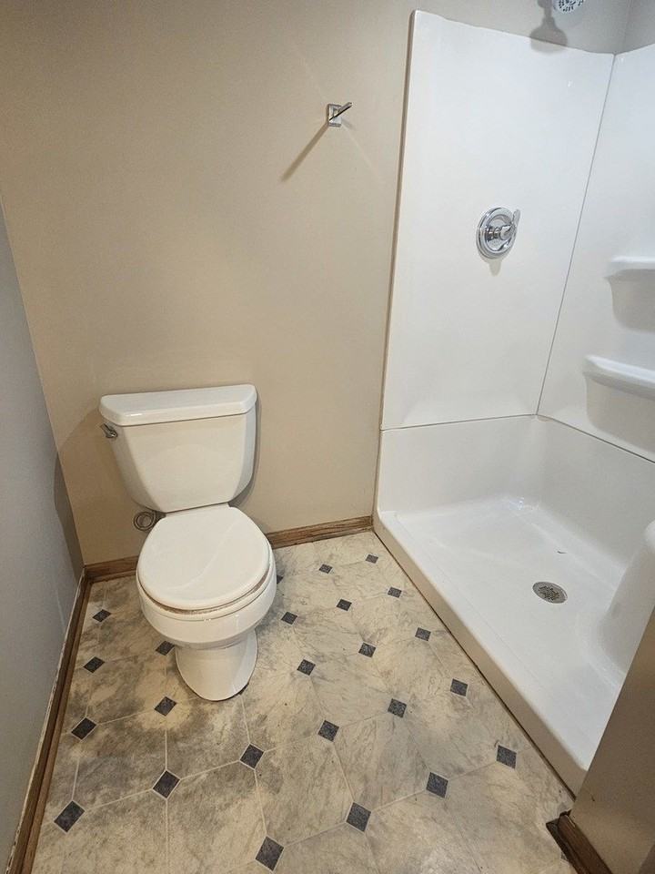 830 Division St - Photo 4 of 23