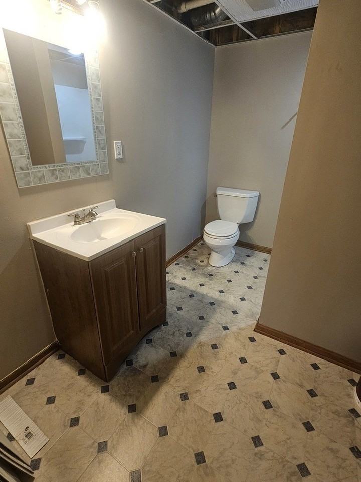 830 Division St - Photo 5 of 23