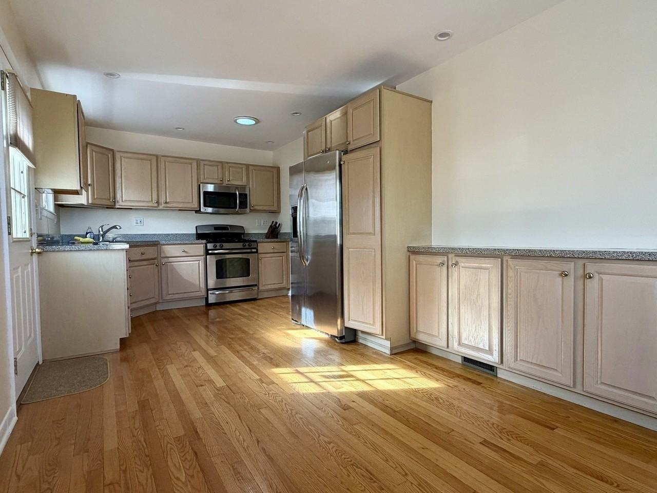 8032 N Wisner St - Photo 4 of 22