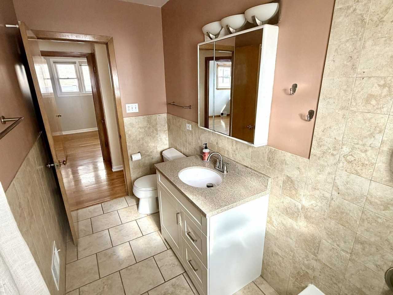 8032 N Wisner St - Photo 7 of 22