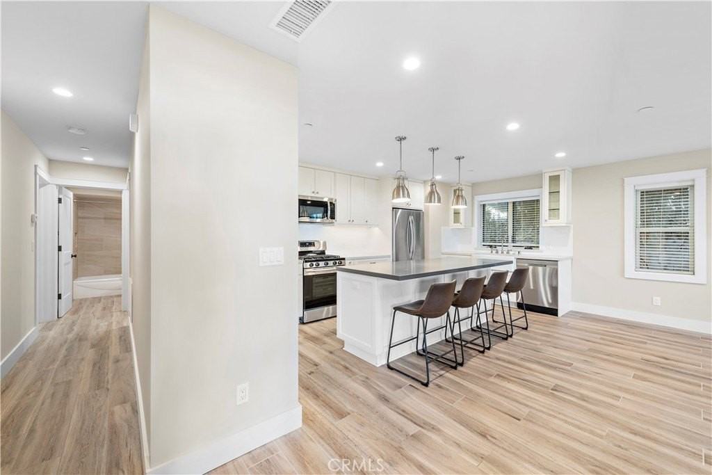 826 Cliff Dr - Photo 3 of 14